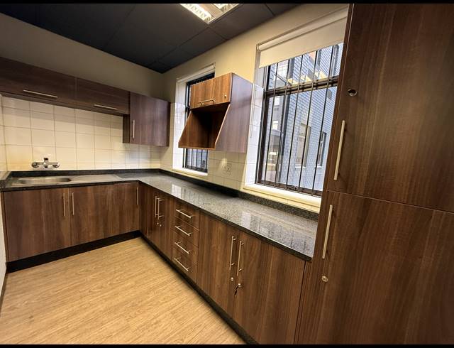 348M² OFFICE TO LET IN ROSEBANK